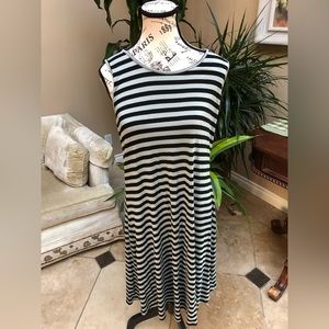 Comfy USA sleeveless black/gray striped dress.size medium.